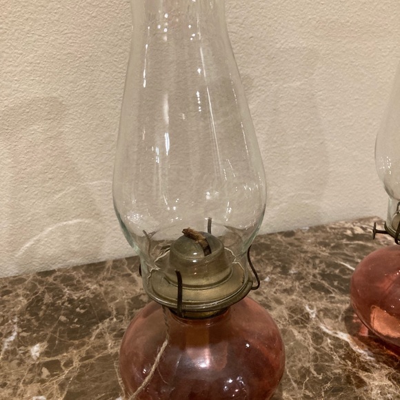 Hurricane lamps, two (2) beautiful lamps - Picture 2 of 3